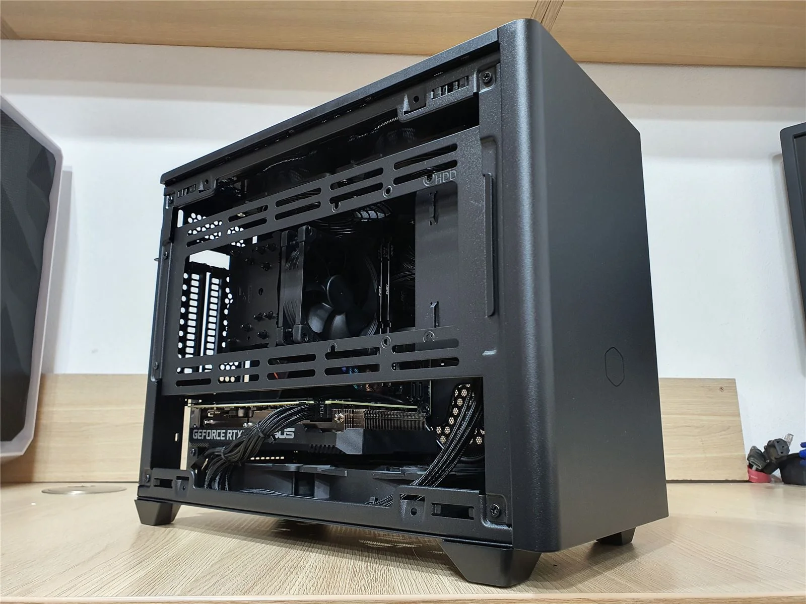 Realizácia: Kompaktná ITX herná zostava - pohľad 2