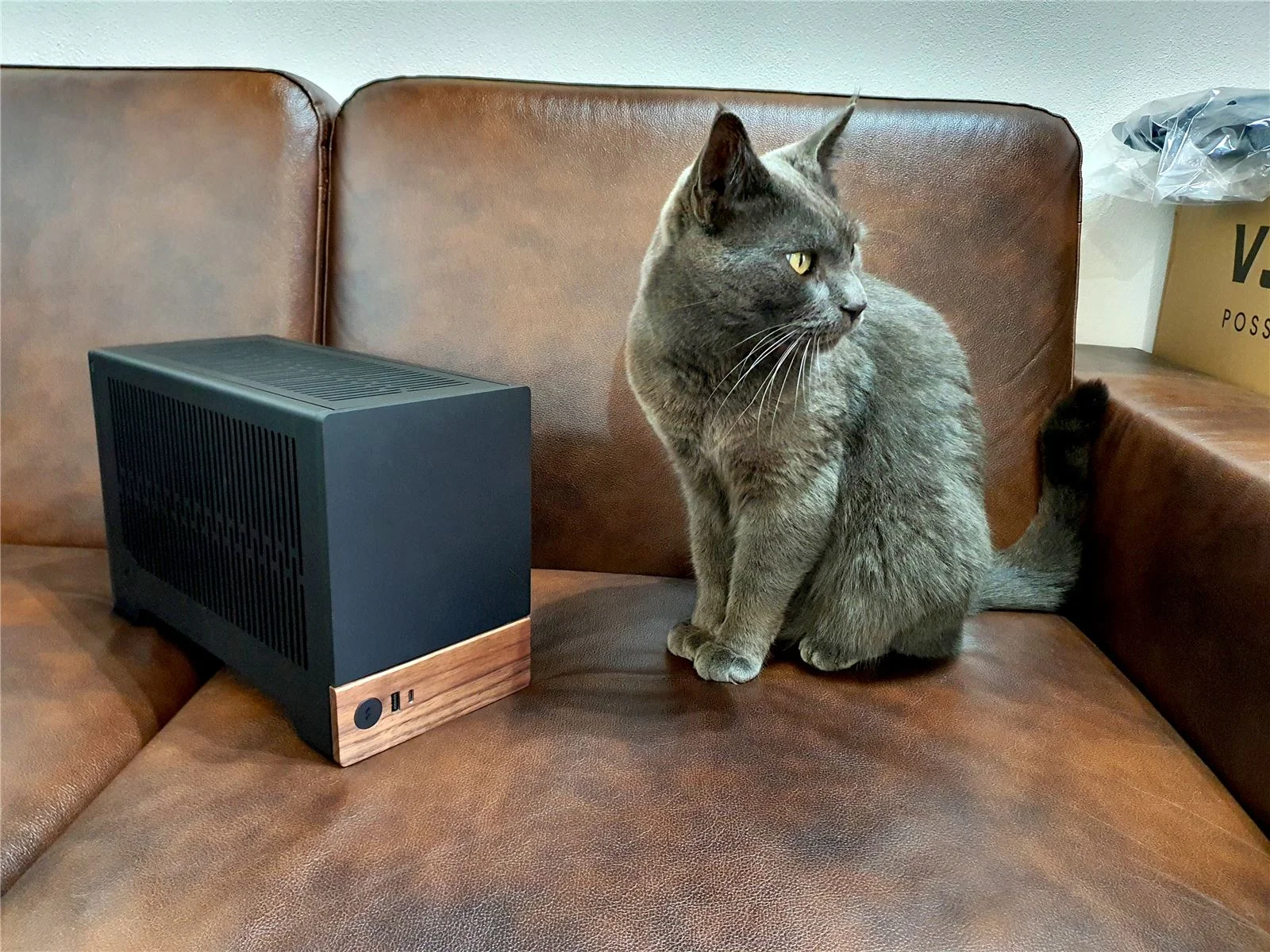 Realizácia: Vnútro výkonného mini počítača