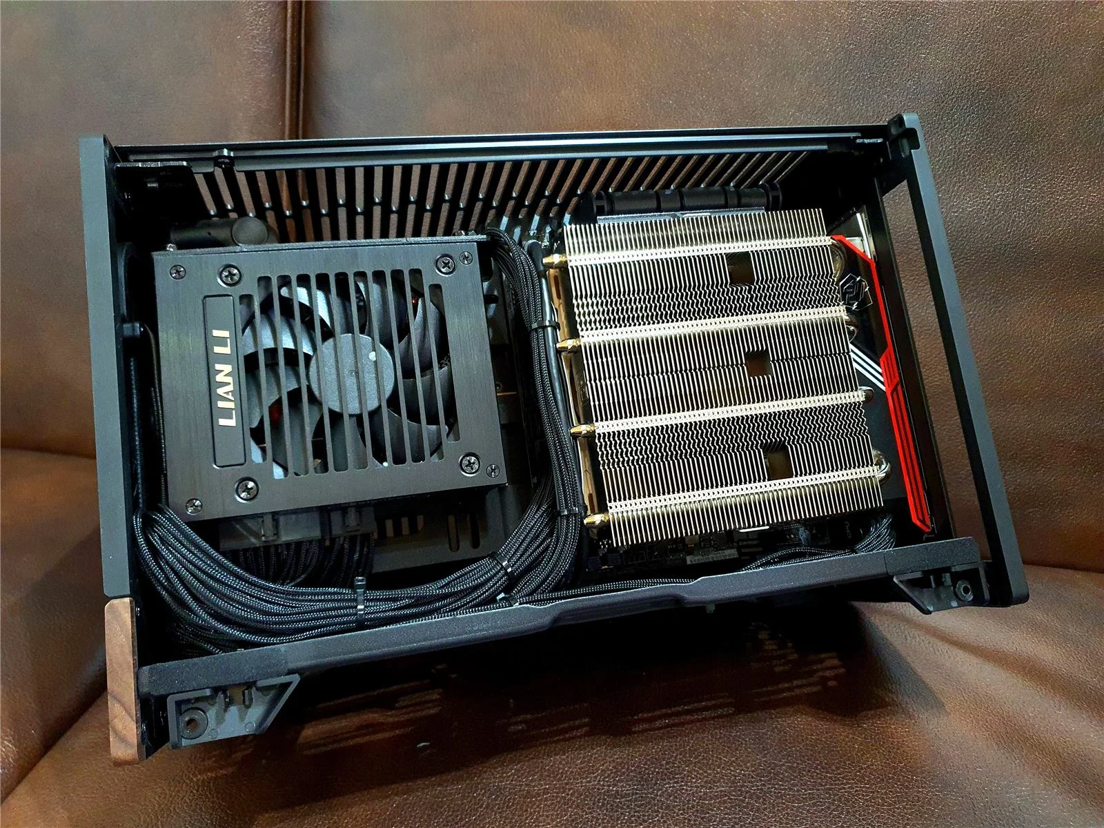 Realizácia: Detail komponentov v ITX zostave
