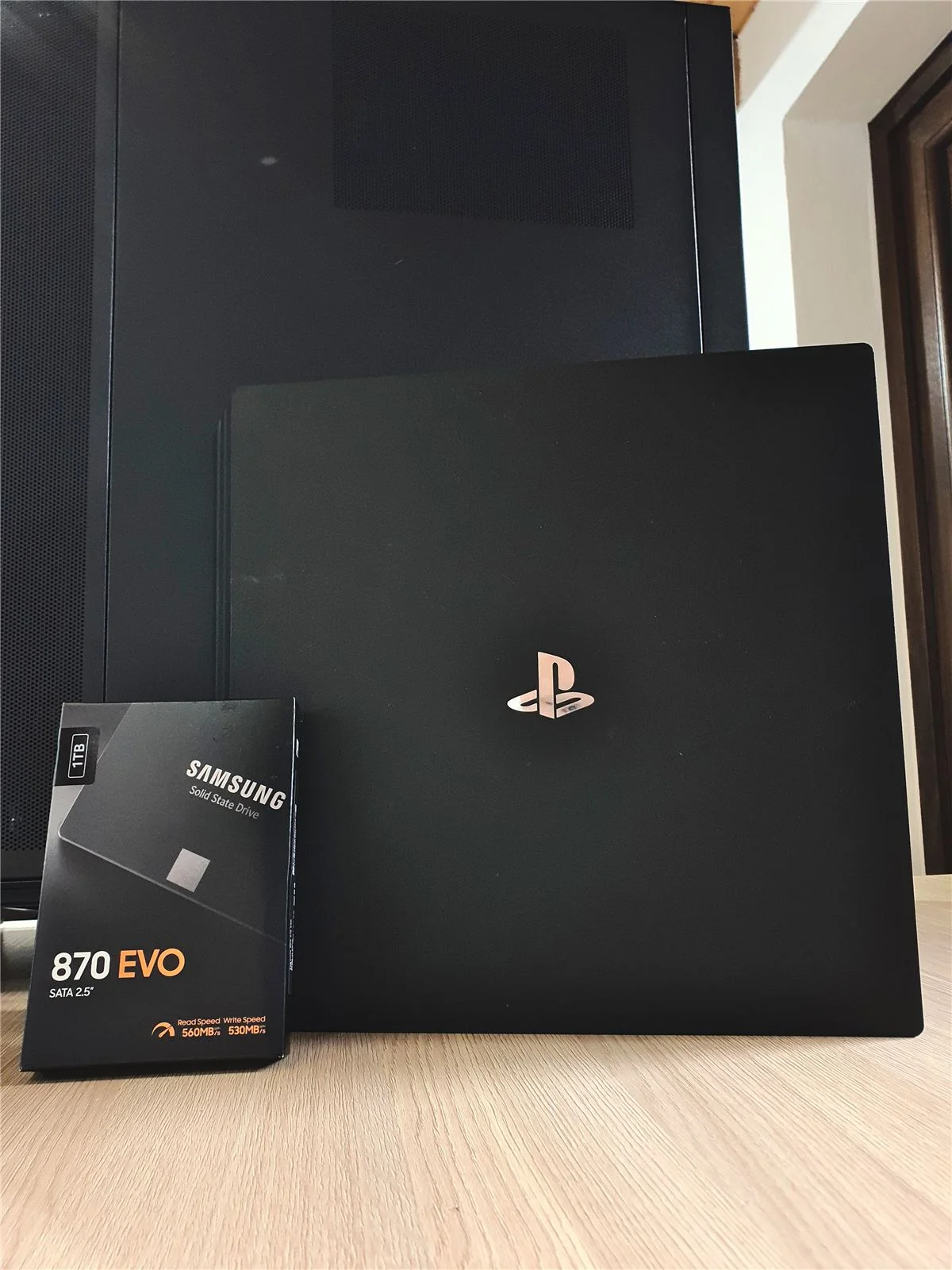 Realizácia: Čistenie od prachu a nová termálna pasta v PS4 Pro