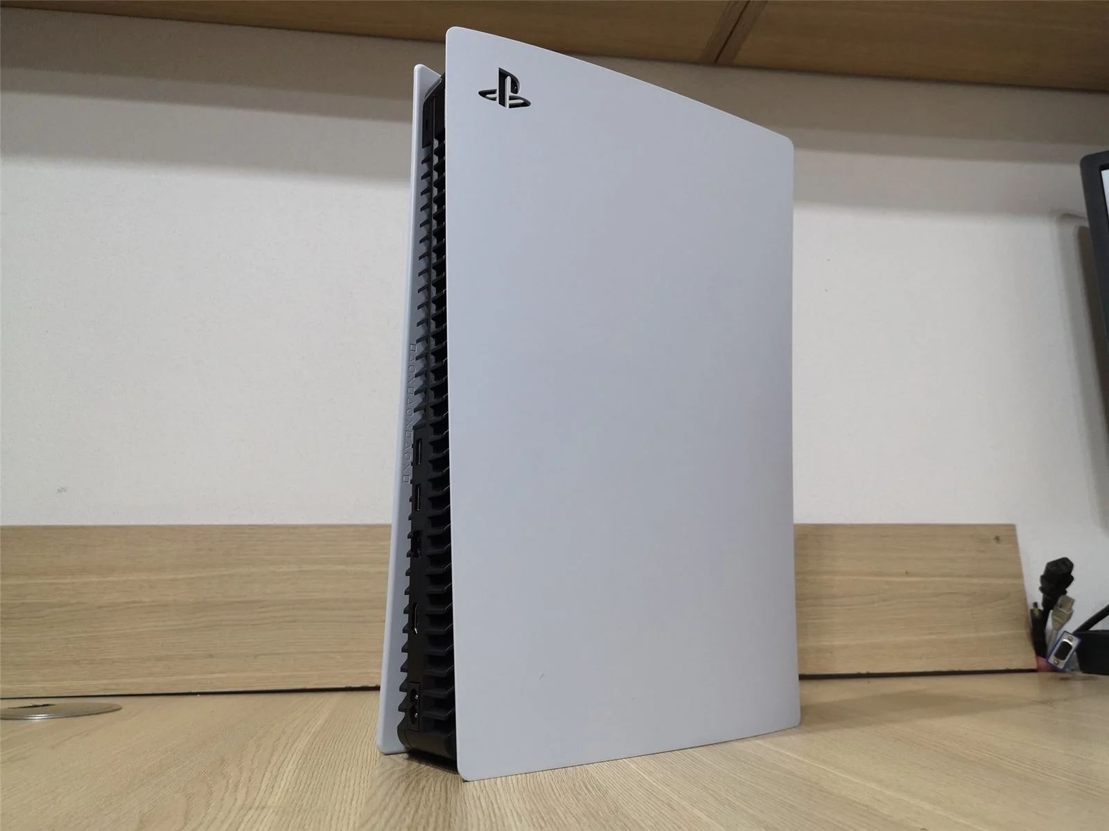 Realizácia: Detail poškodeného a opraveného konektora