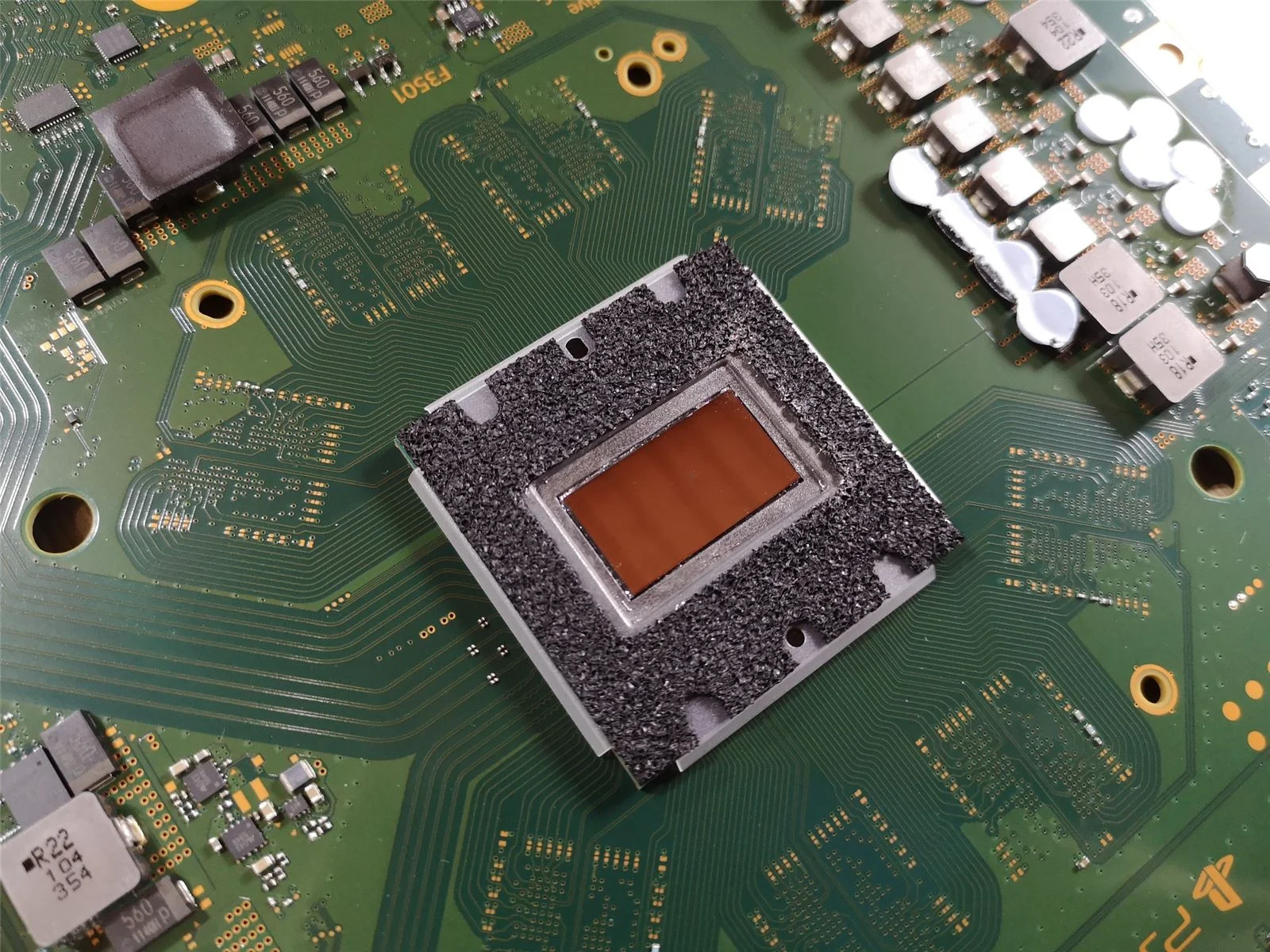 Realizácia: Kompletne vyčistená a tichá konzola pripravená pre zákazníka