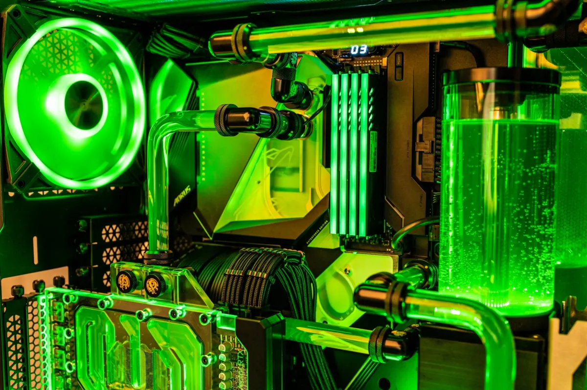 Detailný pohľad na komponenty vodného chladenia v PC